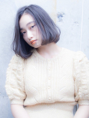 ネイビーカラー×小顔センターパートボブ×黒髪