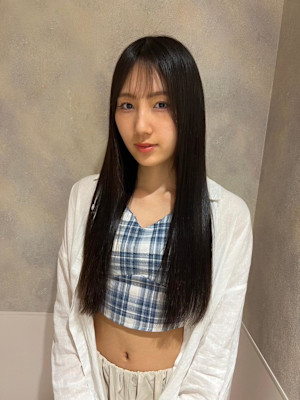 黒髪ストレート　ロング　切りっぱなし