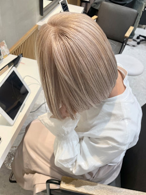 抜きっぱブリーチで作るハイトーンカラー（ケアブリーチ）