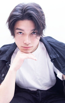 センターパートマッシュ ダークアッシュ カルマパーマ