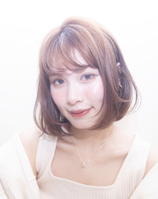 ショートヘア　顎ライン　ニュアンスカール