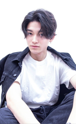 大人でも叶うセンターパートマッシュ カルマパーマ