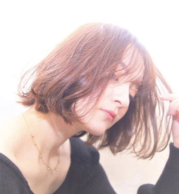 似合わせカット外ハネ　ミディアム　前髪パーマ