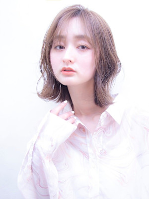 イメチェンヘアスタ イル ★斜めバング　シルキーベージュ