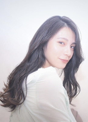 イメチェンヘアスタ イル 　グレーベージュ　アッシュカラー