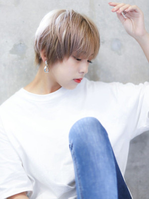 マッシュショート　グレージュカラー