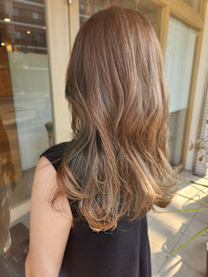 ベージュ　ハイライト　ハイトーン