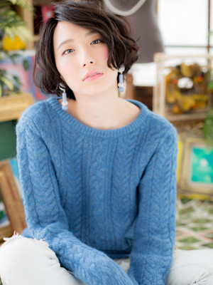 抜け感アシンメトリー前下がり小顔ミニボブ　ボブパーマ