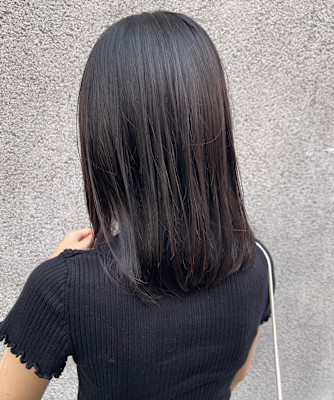 黒髪ツヤ感ミディアム