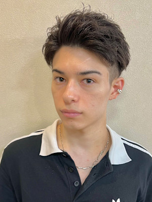 メンズ　スッキリ　ツーブロック　短髪　ショート　刈り上げ