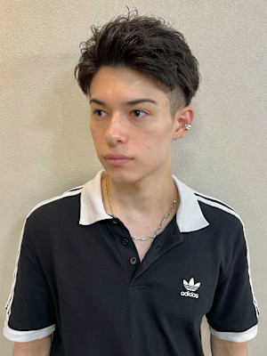 メンズ　短髪　ヘア　ショート　爽やか　刈り上げ　束感　