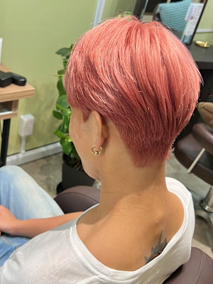 ハイトーン　メンズ　カラー　ブリーチ　オレンジ　ピンク　髪型