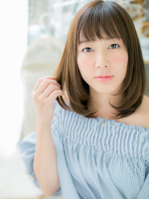 ツヤ感重視！大人かわいい♪小顔内巻きワンカールカーキベージュ