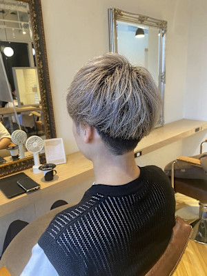 グレージュ：ショートマッシュ