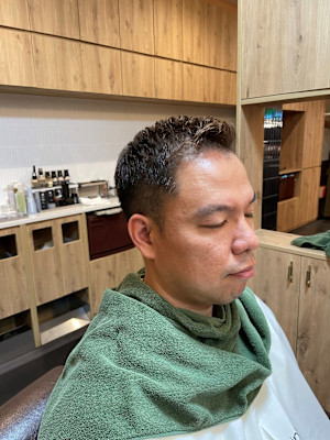 刈り上げアップバング