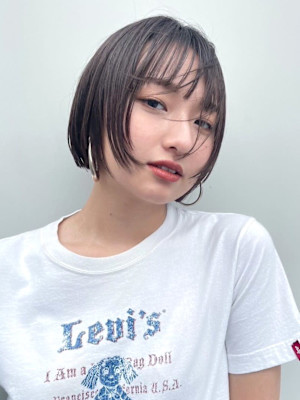ミニボブ　顔周りレイヤーカット　グレージュ　透明感カラー