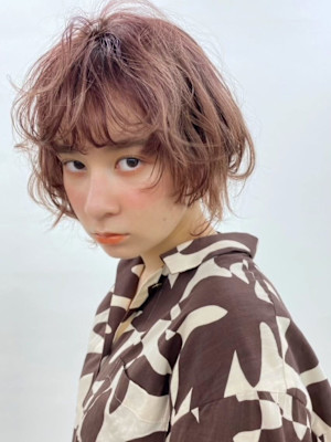 おしゃれボブ　ニュアンスパーマ　ピンクベージュ　マッシュ