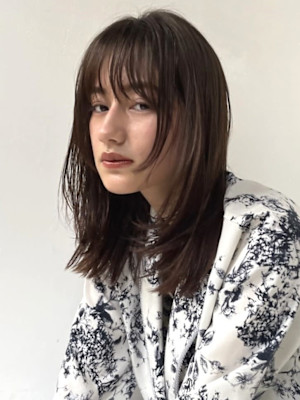 ミディアム　フェイスレイヤー　グレージュ　顔周りカット