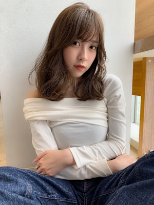 こなれミディ薄めバング前髪デジタルパーマ大人美人レイヤー