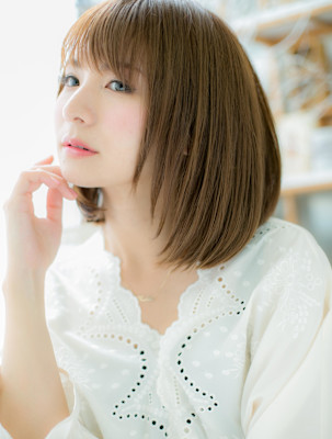 透け感斜めバング前下がりエアーストレート　カーキベージュ