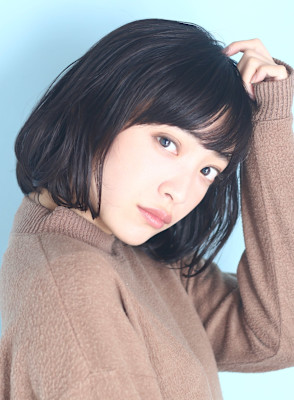 40代デザインカラーオリーブベージュ小顔レイヤーボブ