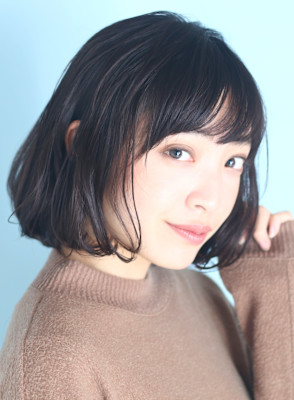 40代デザインカラーオリーブベージュ小顔レイヤーボブ