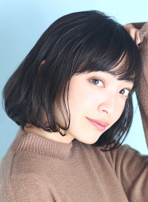 40代デザインカラーオリーブベージュ小顔レイヤーボブ