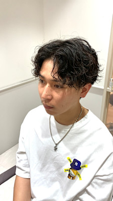 スパイラルパーマ×センターパート