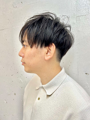 大人メンズ刈り上げツーブロック前下がり毛束ザクザクショート