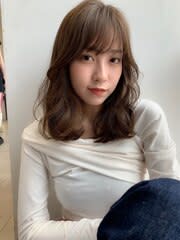 韓国風顔周りレイヤーカットサイドバングロング艶感
