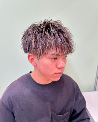 横浜メンズメッシュカラーハイライトパーマツイストスパイラル