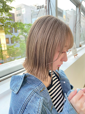 【SOLVER 佐藤】ハイトーンベージュ外はねボブ