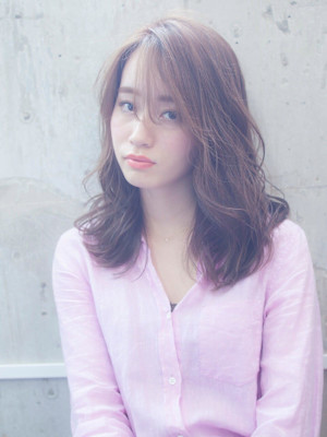 イヤーミディ　ウェットヘア　オリーブベージュ