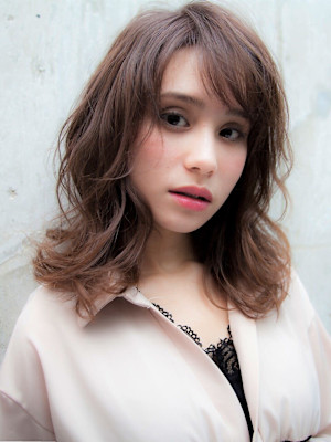 かきあげショートスタイル♪フェザーマッシュ、エッジショート、