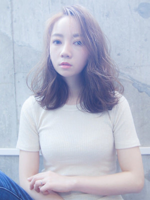 レイヤーミディ　ウェットヘア　オリーブベージュ