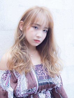 黒髪　アッシュブラウン大人ボブ×無造作ウェーブ　前髪