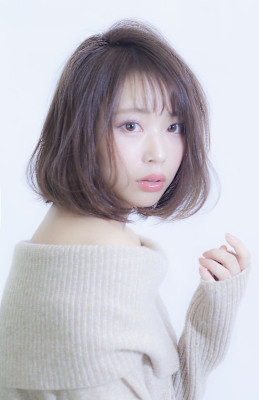 レイヤーボブ　オリーブベージュ　ウェットヘア