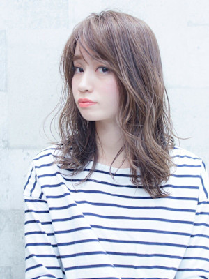 ことりベージュ×フェザーレイヤー×ダブルバング