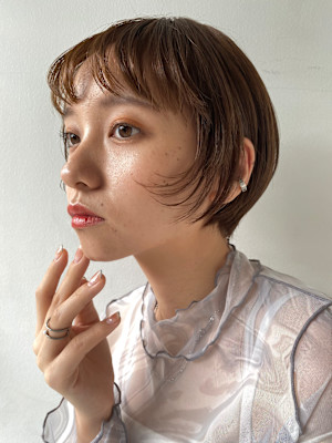 顔回りカールのマッシュショート