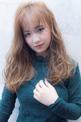 ことりベージュ　小顔　グラデーションカラー　ロングウェーブ