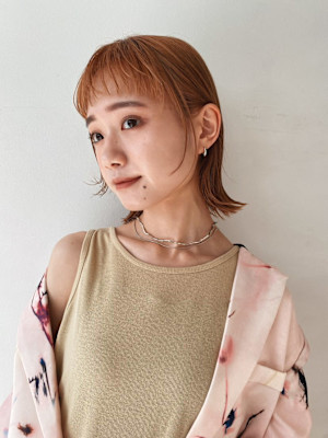 短めバングの切りっぱなしボブ