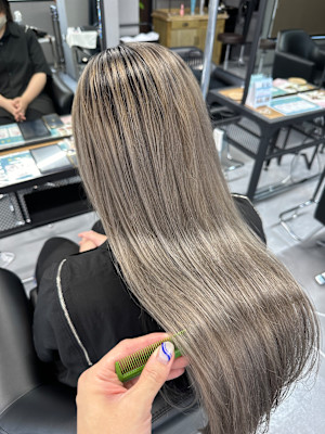 バレイヤージュ　デザインカラー　ハイトーン