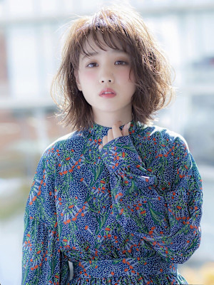 無造作カール　ショートボブ　イルミナカラー　デザインカラ