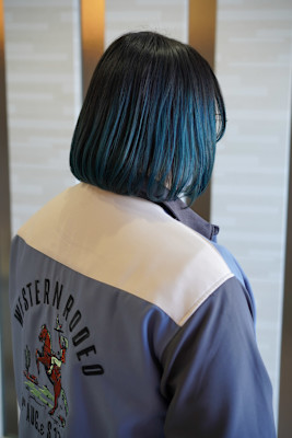 グラデーションカラー×ネイビーブルー　