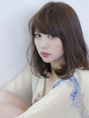 ワンカールボブ　オリーブベージュ　ウェットヘア