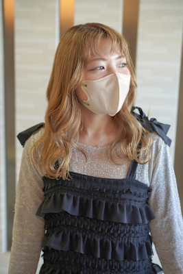 クリームベージュ