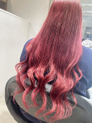 鮮やかなレッドカラー