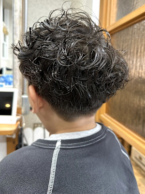 メンズパーマ　ナチュラルパーマ　ツーブロックマッシュ