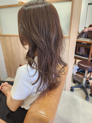 グレージュ　艶　ゆるまき