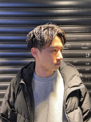 センターパート×スパイラルパーマ